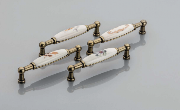 Porzellangriff UP-728B Altmessing - Porzellan - Lochabstand 96mm