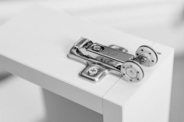 Stabilisierung Rollen für Holzschubkasten und Rollenführungen